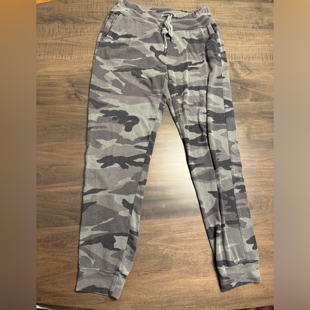 Splendid Camo Sweatpants